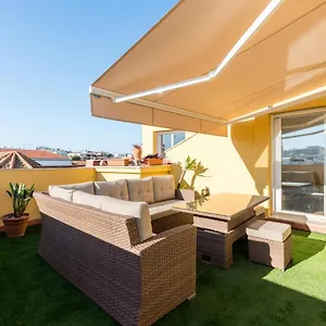 https://rd2-aparcamiento-incluido-triana-terraza-privada.es-andalucia.com